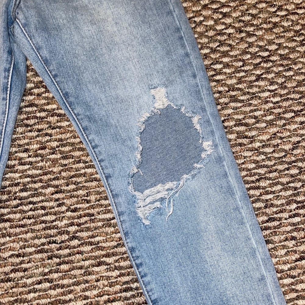 Ripped jeans - Picture 2 of 8